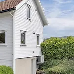 Apartament Cozy 2-bedroom Apartment, 5 Min From The Zoo - Towels & Bed Linen Included Kristiansand