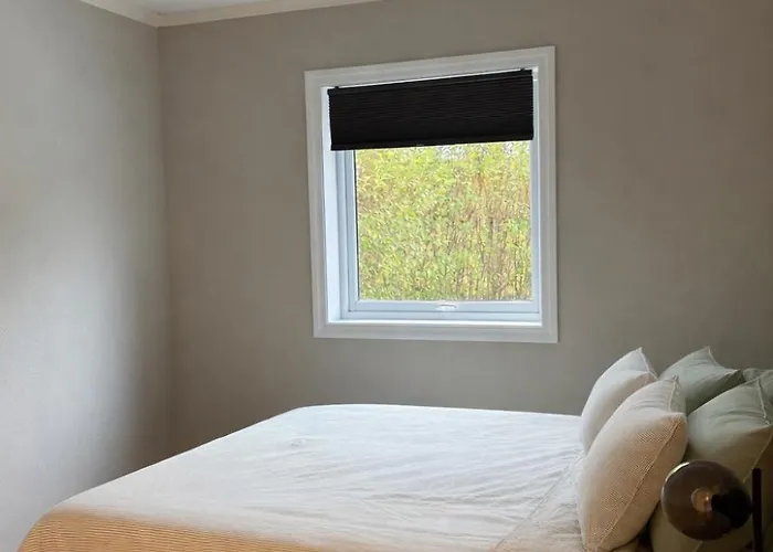 Cozy 2-bedroom Apartment, 5 Min From The Zoo - Towels & Bed Linen Included