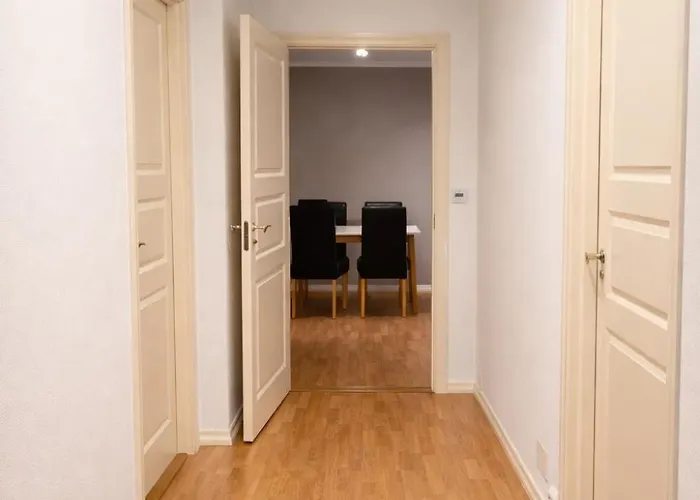 Cozy 2-bedroom Apartment, 5 Min From The Zoo - Towels & Bed Linen Included 크리스티안산